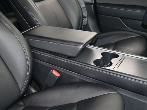 Used 2021 Tesla Model 3 Standard Range Plus image 36