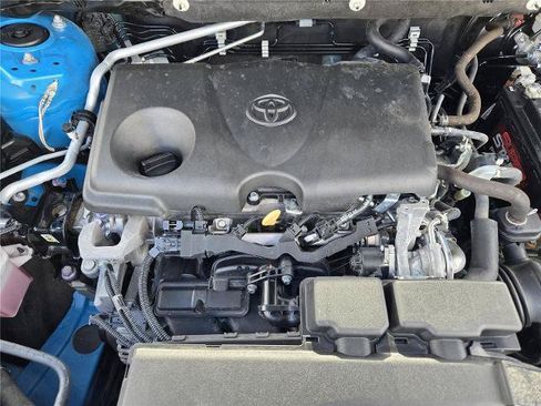 Used 2021 Toyota RAV4 LE FWD image 29