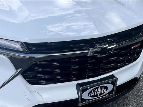 Used 2025 Chevrolet Trax RS w/ Sunroof Package FWD image 30