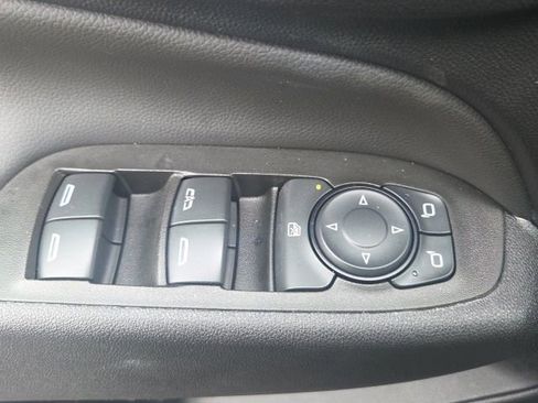 Used 2024 Chevrolet Equinox LT FWD image 24