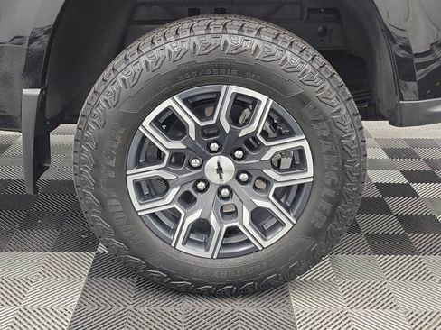 Used 2026 Chevrolet Colorado Z71 AWD/4WD image 10