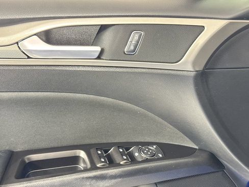 Used 2017 Ford Fusion SE FWD image 14