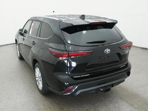 New 2026 Toyota Highlander Limited AWD/4WD image 12