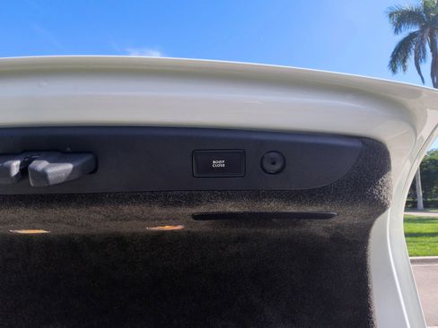 Used 2013 Bentley Flying Spur Flying Spur image 55