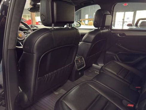 Used 2015 Porsche Macan Turbo AWD/4WD image 36