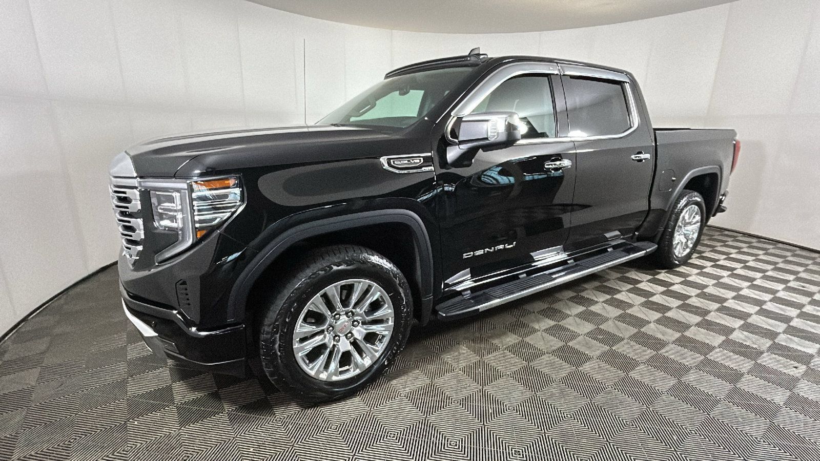 Used 2025 GMC Sierra 1500 Denali AWD/4WD image 8