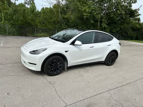 Used 2022 Tesla Model Y Long Range AWD/4WD image 14