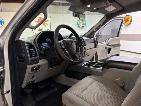 Used 2019 Ford F350 XLT w/ XLT Premium Package AWD/4WD image 24