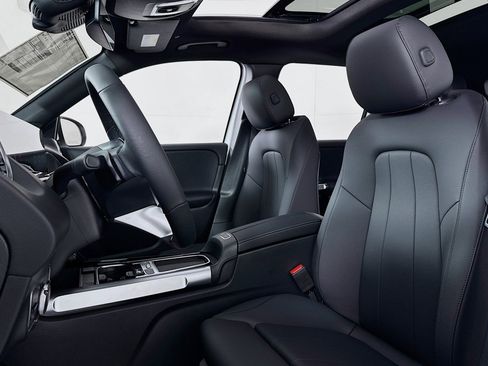 New 2026 Mercedes-Benz GLB 250 image 16