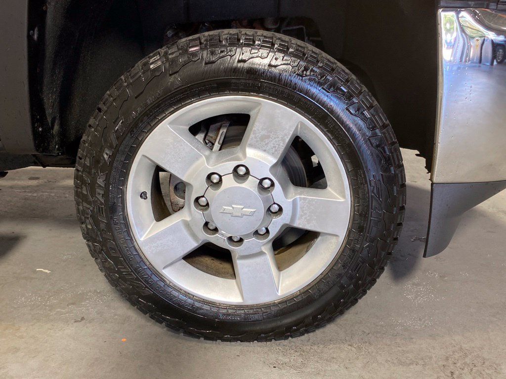 Used 2018 Chevrolet Silverado 2500 LTZ w/ Vortec Plus Package AWD/4WD image 12