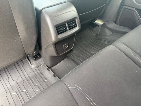 Used 2024 GMC Terrain SLE w/ Driver Convenience Package image 33