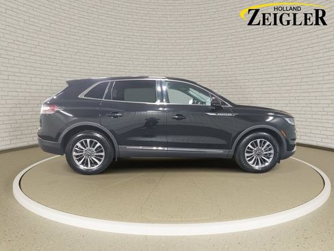 Used 2022 Lincoln Nautilus Reserve AWD/4WD image 4