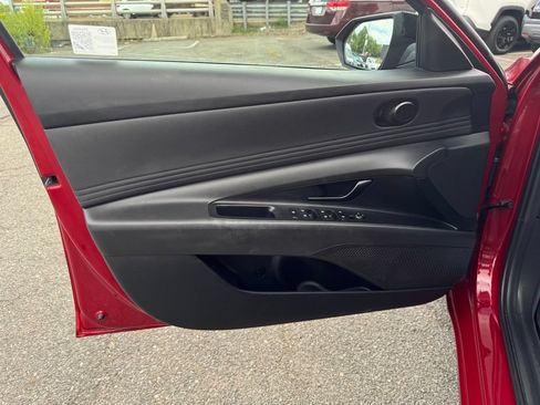 Used 2025 Hyundai Elantra Sport FWD image 20