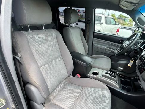 Used 2015 Toyota Tacoma PreRunner image 19