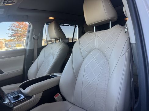 Used 2021 Toyota Highlander Platinum image 47