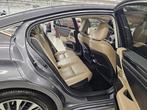 Used 2021 Lexus ES 300h w/ Premium Package image 32