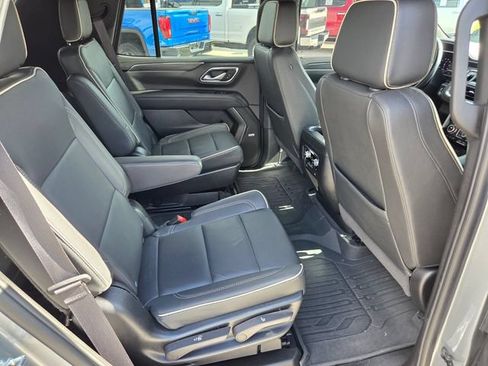 Used 2024 GMC Yukon SLT w/ SLT Luxury Package AWD/4WD image 15