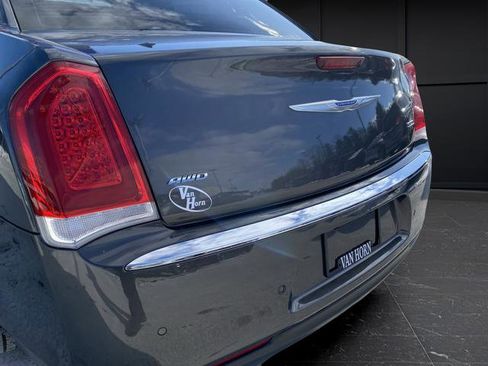 Used 2018 Chrysler 300 Limited w/ Safetytec Plus Group image 40