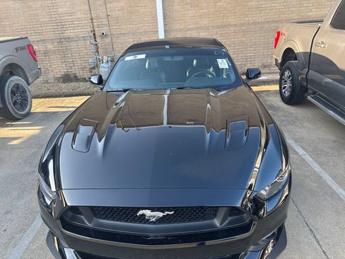 Used 2017 Ford Mustang GT Premium w/ GT Performance Package RWD image 3
