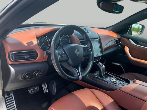 Used 2021 Maserati Levante GranLusso AWD/4WD image 16