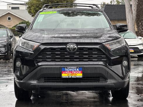 Used 2019 Toyota RAV4 XLE Premium image 9