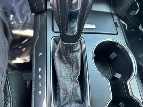 Used 2018 Ford Explorer XLT w/ Equipment Group 202A AWD/4WD image 19