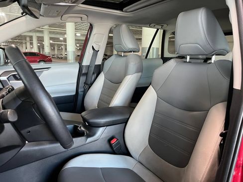 Used 2022 Toyota RAV4 XLE Premium AWD/4WD image 15