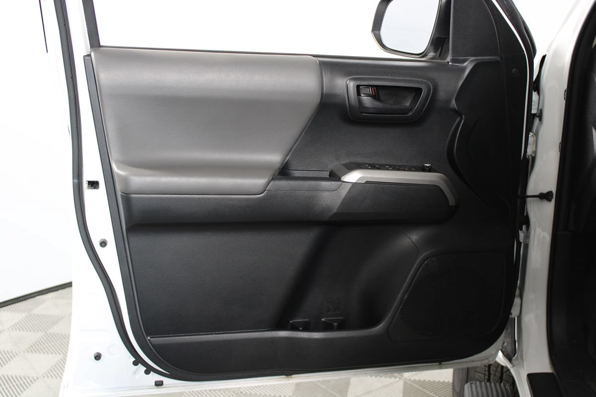 Used 2018 Toyota Tacoma SR5 RWD image 31