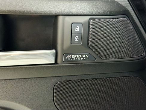 Certified 2025 Land Rover Defender 90 V8 AWD/4WD image 19