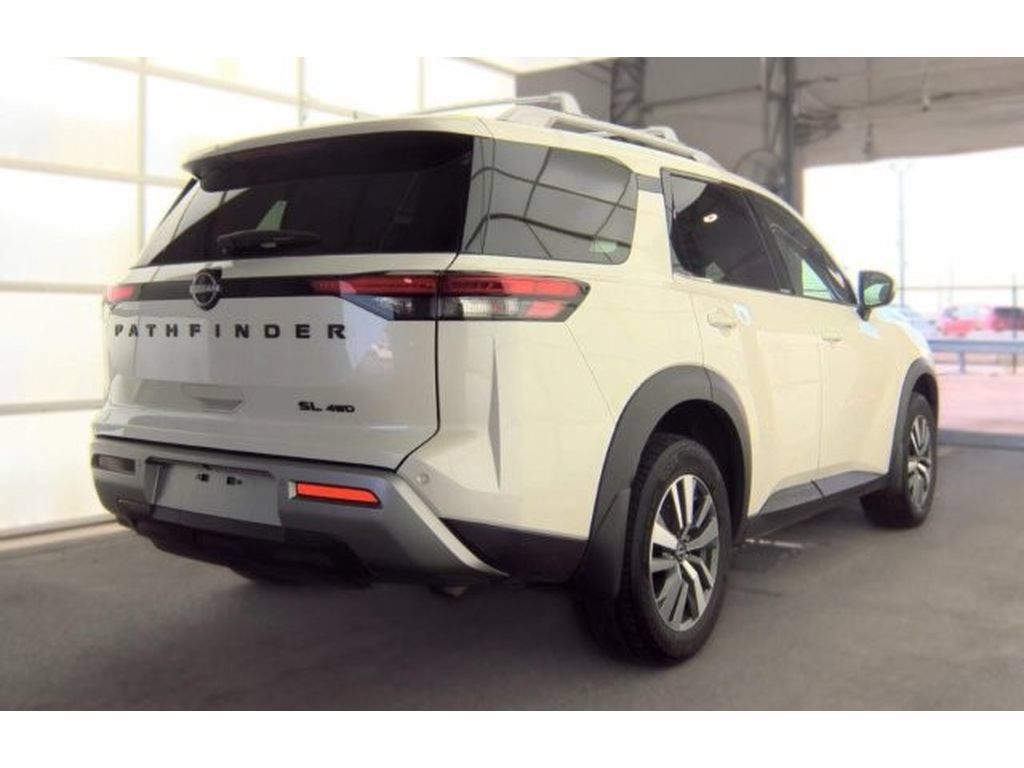 Used 2024 Nissan Pathfinder SL w/ Black Appearance Package AWD/4WD image 3