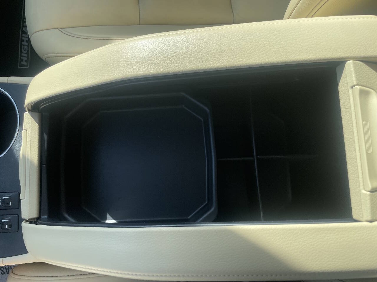 Used 2016 Toyota Highlander XLE AWD/4WD image 27