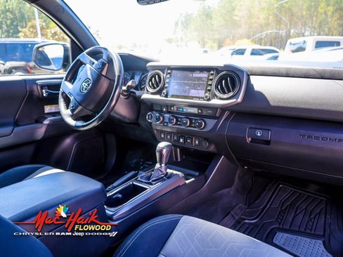 Used 2020 Toyota Tacoma TRD Off-Road w/ Advanced Technology Package image 11