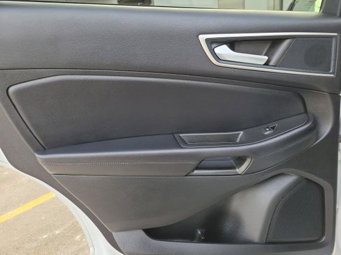 Used 2024 Ford Edge SEL w/ Convenience Package image 11