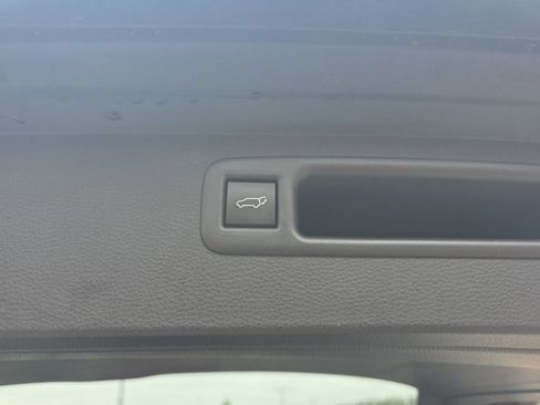 Used 2024 Toyota Highlander LE image 14