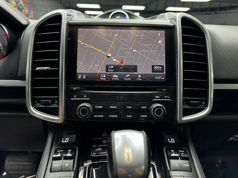 Used 2018 Porsche Cayenne image 22