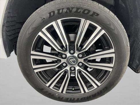 Used 2025 Lexus LX 600 4WD w/ Accessory Package (Z1) image 11