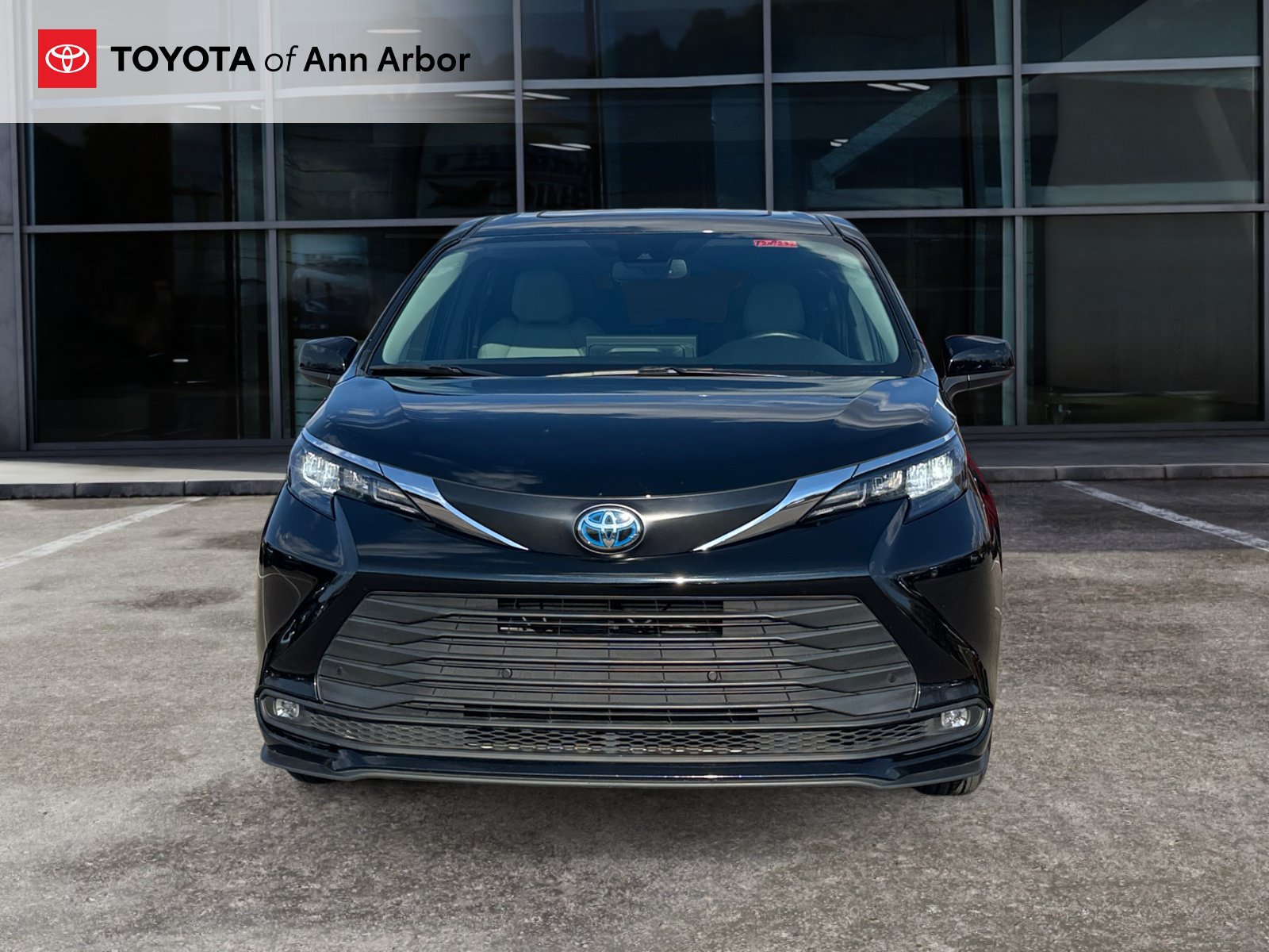 Used 2025 Toyota Sienna XLE AWD/4WD image 14
