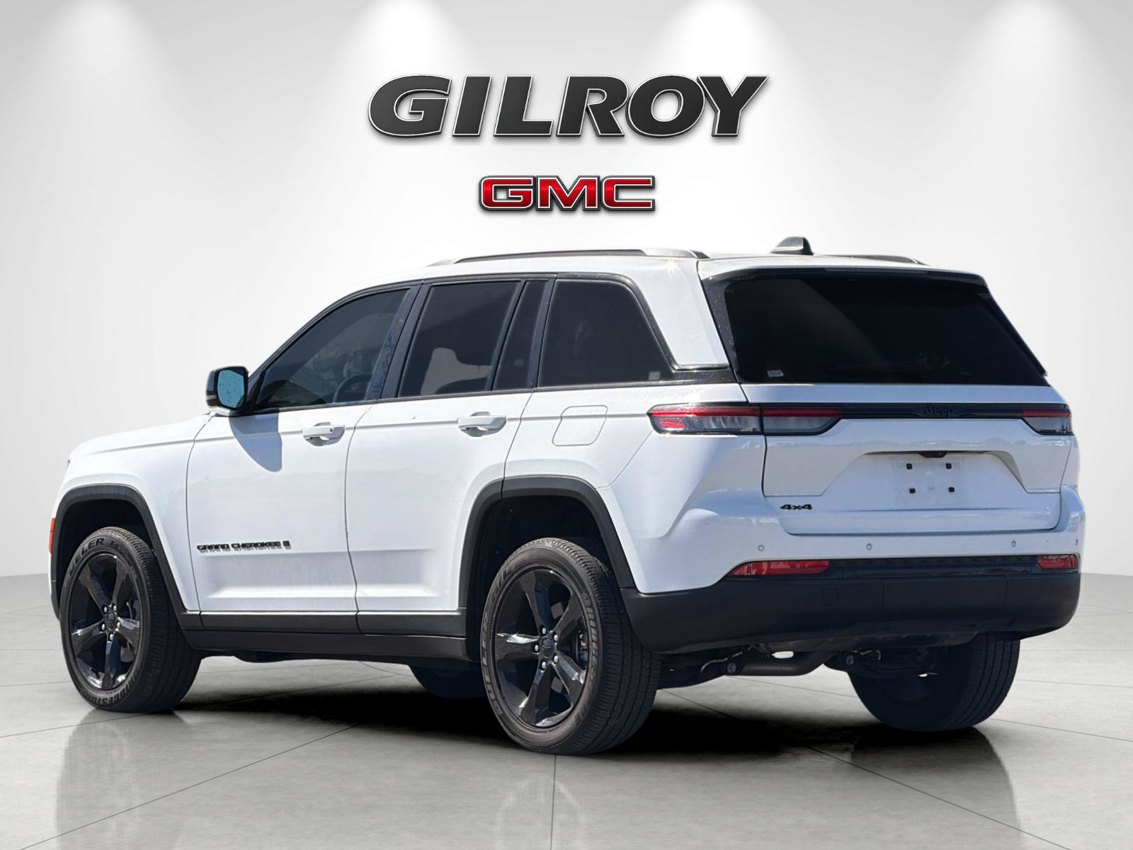 Used 2023 Jeep Grand Cherokee Altitude AWD/4WD image 5