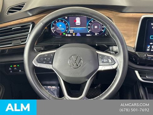 Used 2025 Volkswagen Atlas SE FWD image 28