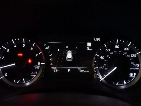 Used 2023 Toyota Highlander L FWD image 15