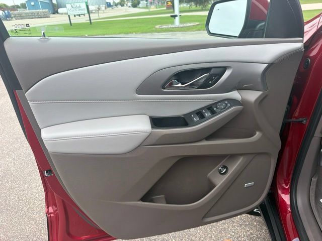 Used 2021 Chevrolet Traverse LT w/ LT Premium Package AWD/4WD image 12