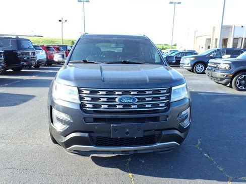 Used 2017 Ford Explorer XLT w/ Equipment Group 202A image 2