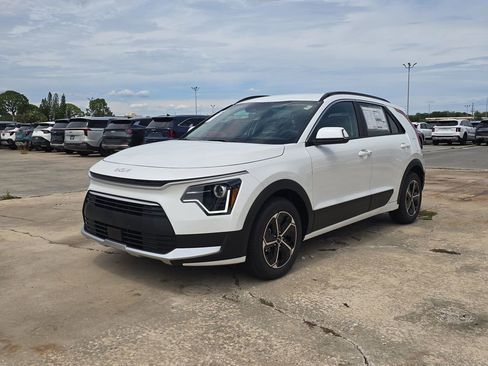New 2026 Kia Niro EX FWD image 4