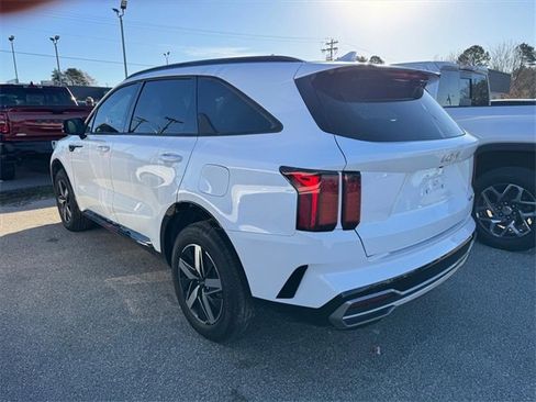 Used 2023 Kia Sorento S image 7