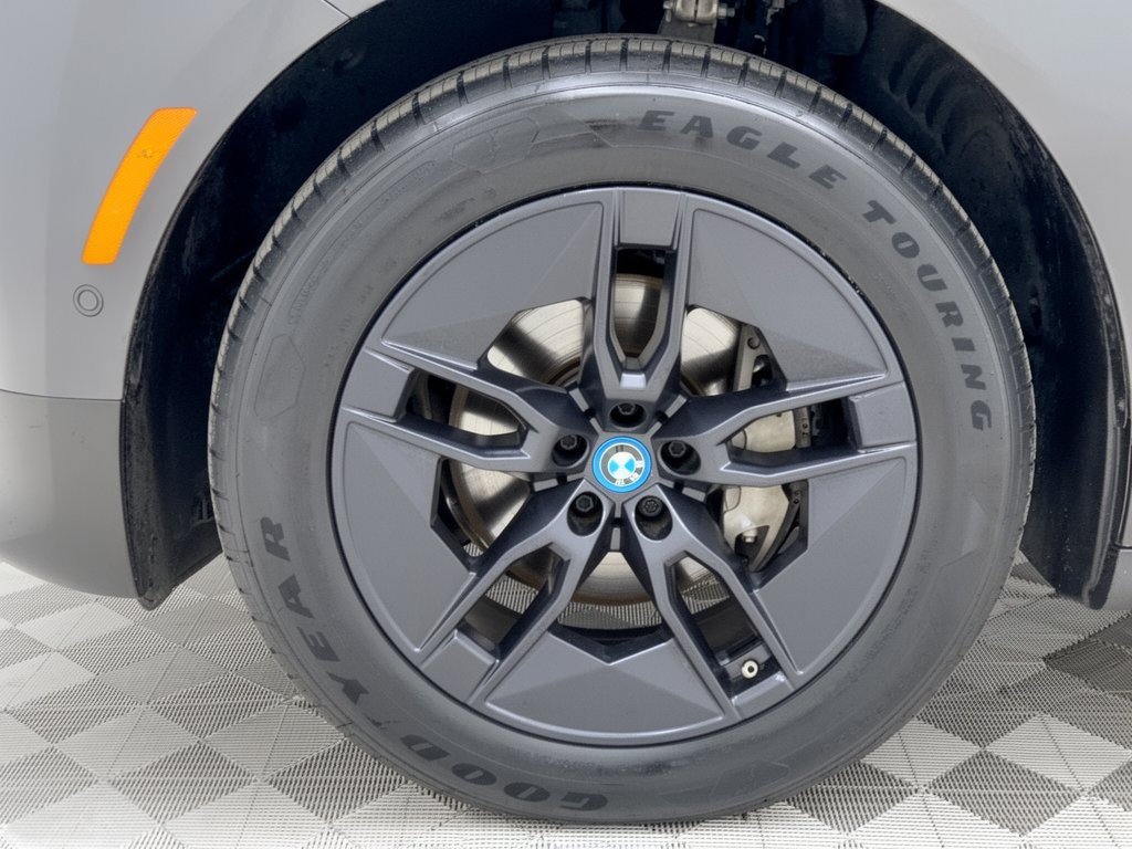 Used 2024 BMW iX xDrive50 AWD/4WD image 13