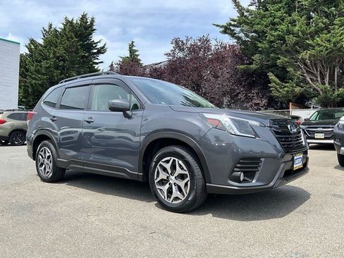 Certified 2023 Subaru Forester Premium AWD/4WD image 3
