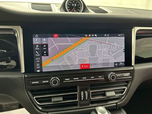 Certified 2021 Porsche Macan S image 16