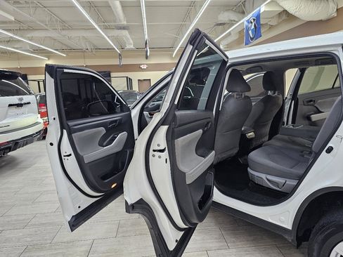 Used 2023 Toyota Highlander LE image 15