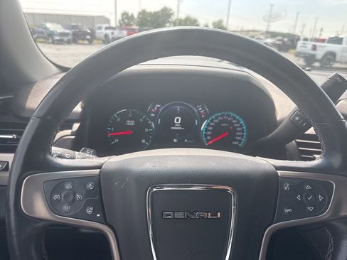 Used 2020 GMC Yukon Denali w/ Denali Premium Package AWD/4WD image 17