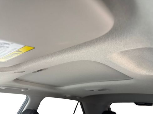 Used 2025 Hyundai Venue SEL FWD image 70